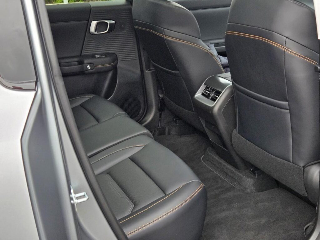 Rear seats and large rear leg room in the BAIC B30 hybrid SUV